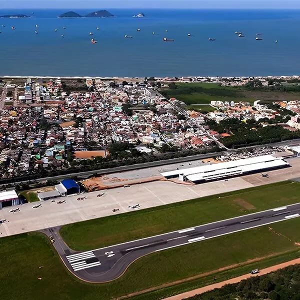 Pista do aeroporto de Macaé-RJ entra em fase final de execução